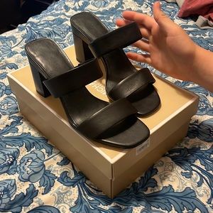 very cute fashionista Michael Kors black heels